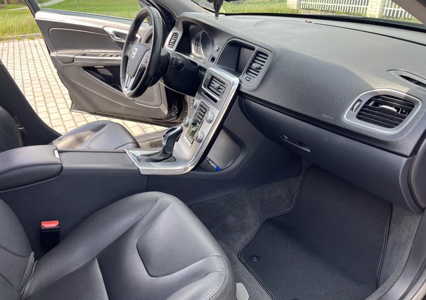 Volvo S60 cena 64900 przebieg: 175000, rok produkcji 2017 z Kraków małe 191